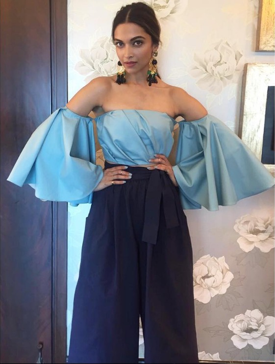 Deepika Padukone looked very stunning in off shoulder dress 3787