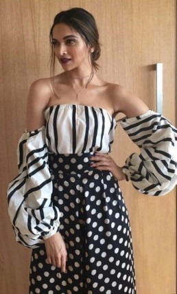 Deepika Padukone looked very stunning in off shoulder dress 3788