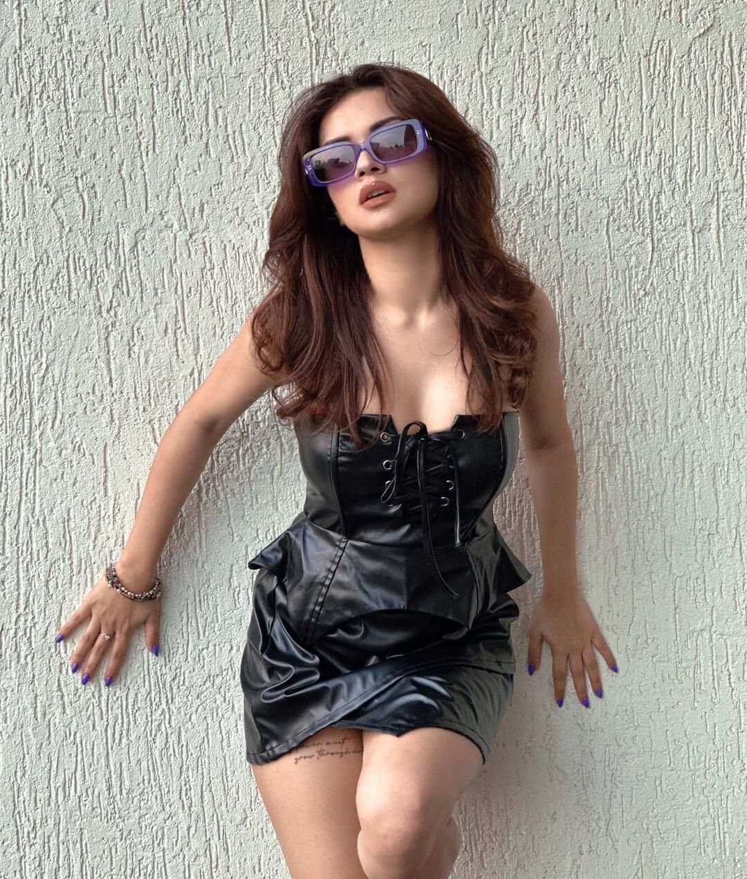 अशनूर कौर और अवनीत कौर बनी ब्लैक ब्यूटी, ब्लैक आउटफिट में फैंस के उड़ाए होश 1867