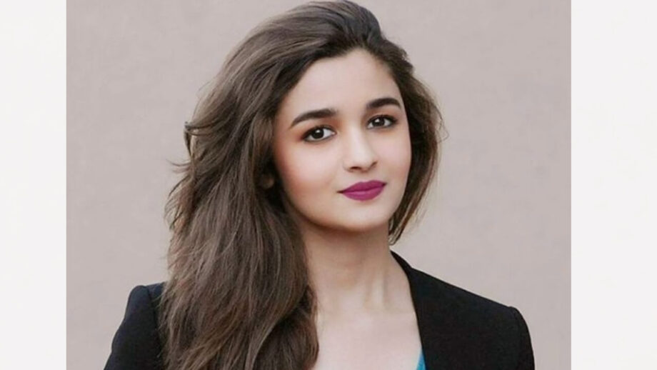 आलिया भट्ट की  3 सुपरहिट फिल्मे जो आपको जरूर देखनी चाहिए आलिया भट्ट की  3 सुपरहिट फिल्मे जो आपको जरूर देखनी चाहिए