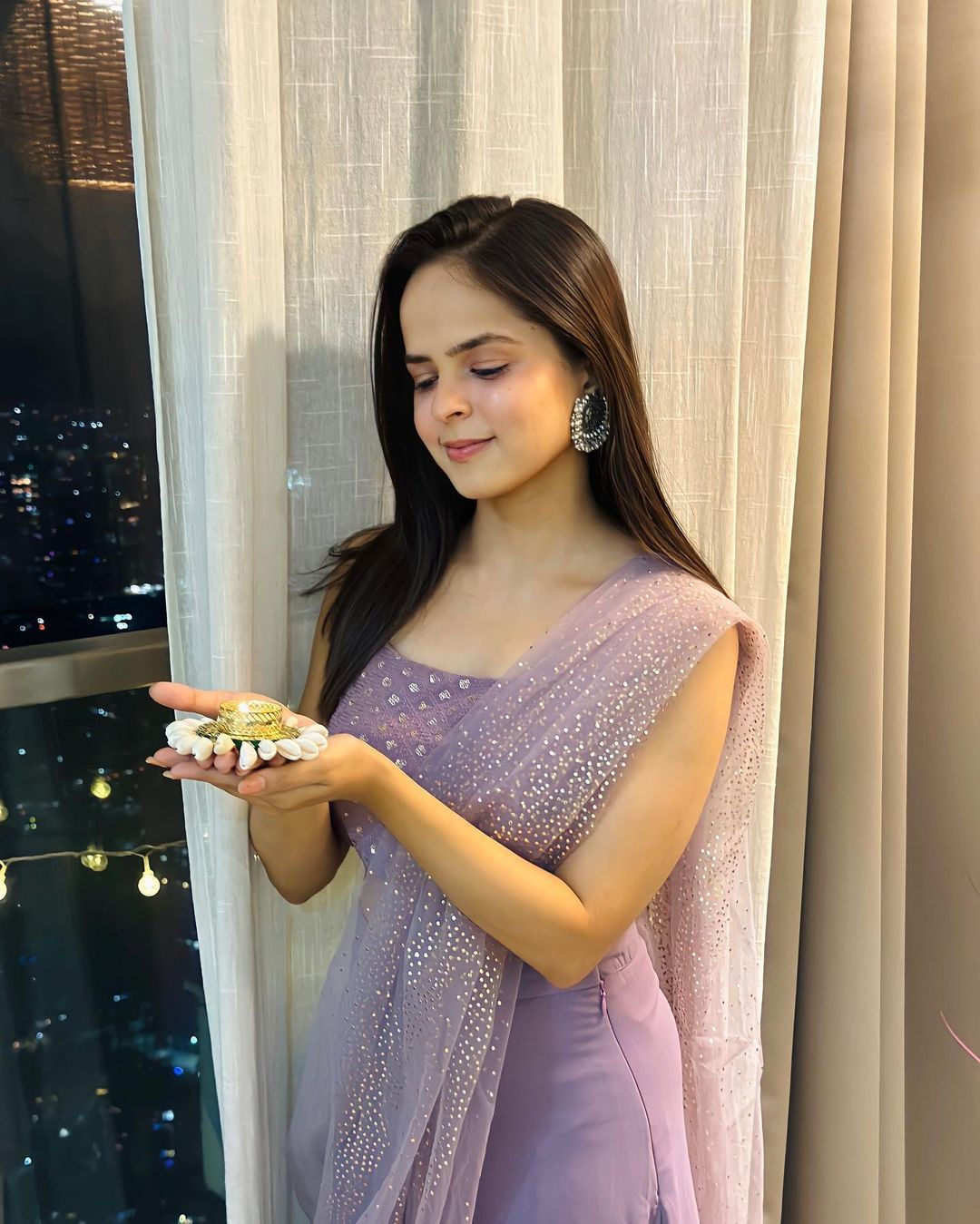 पलक सिंधवानी और आशी सिंह ने अपने लेवेंडर आउटफिट में शेयर किया अपना खूबसूरत लुक 2511