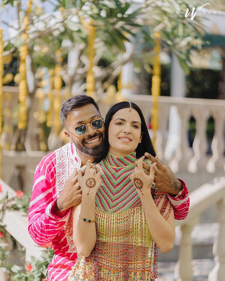 Hardik Pandya seen in stylish look with family, see photos 2723