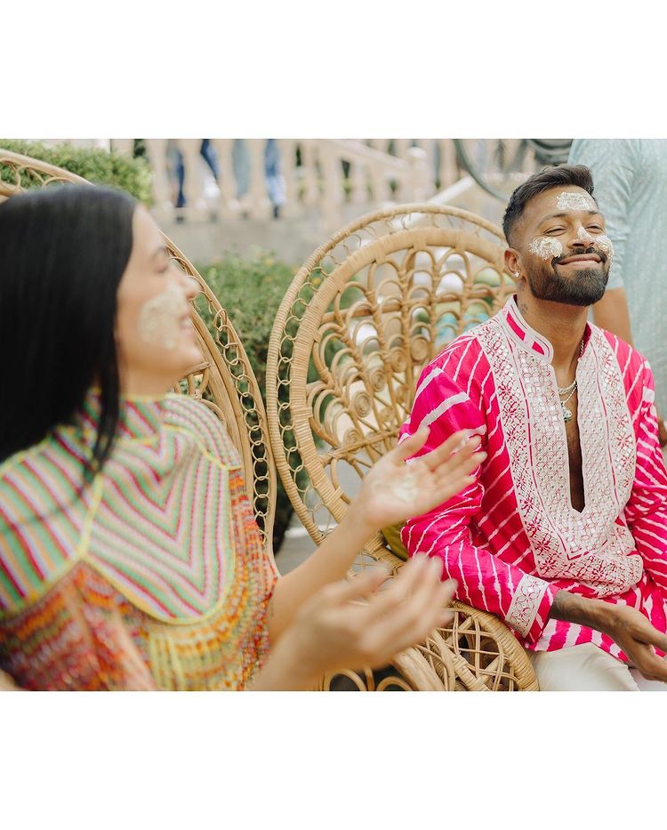 Hardik Pandya seen in stylish look with family, see photos 2724