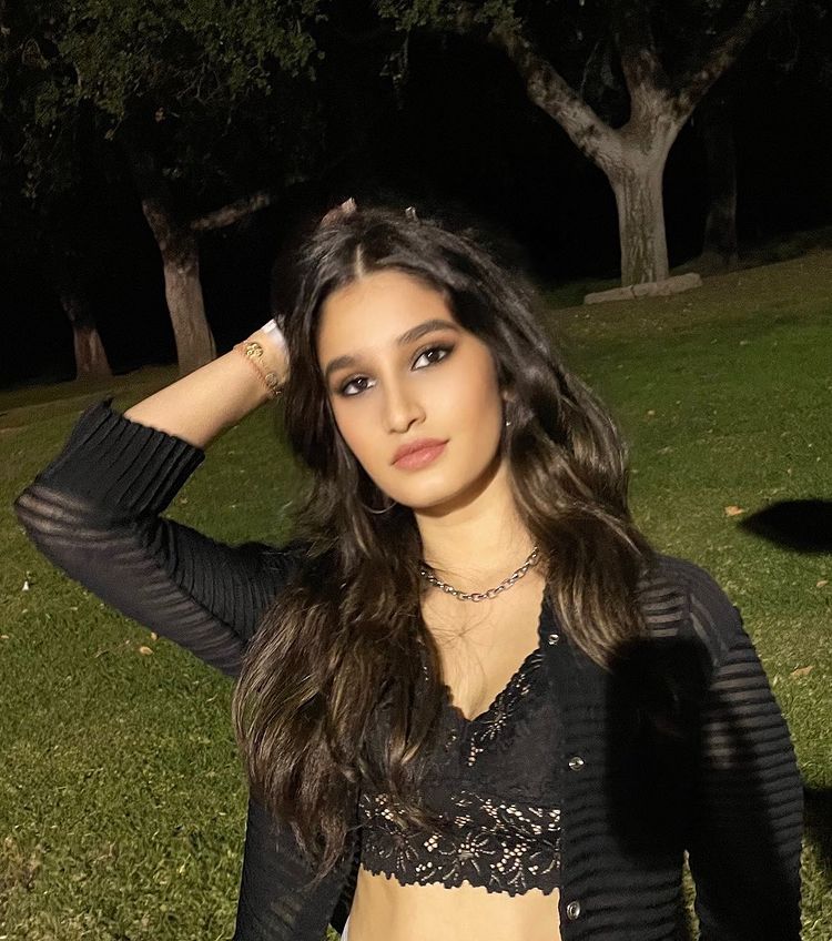 Her darling daughter Rasha Tandon beats even Raveena Tandon in boldness 3303