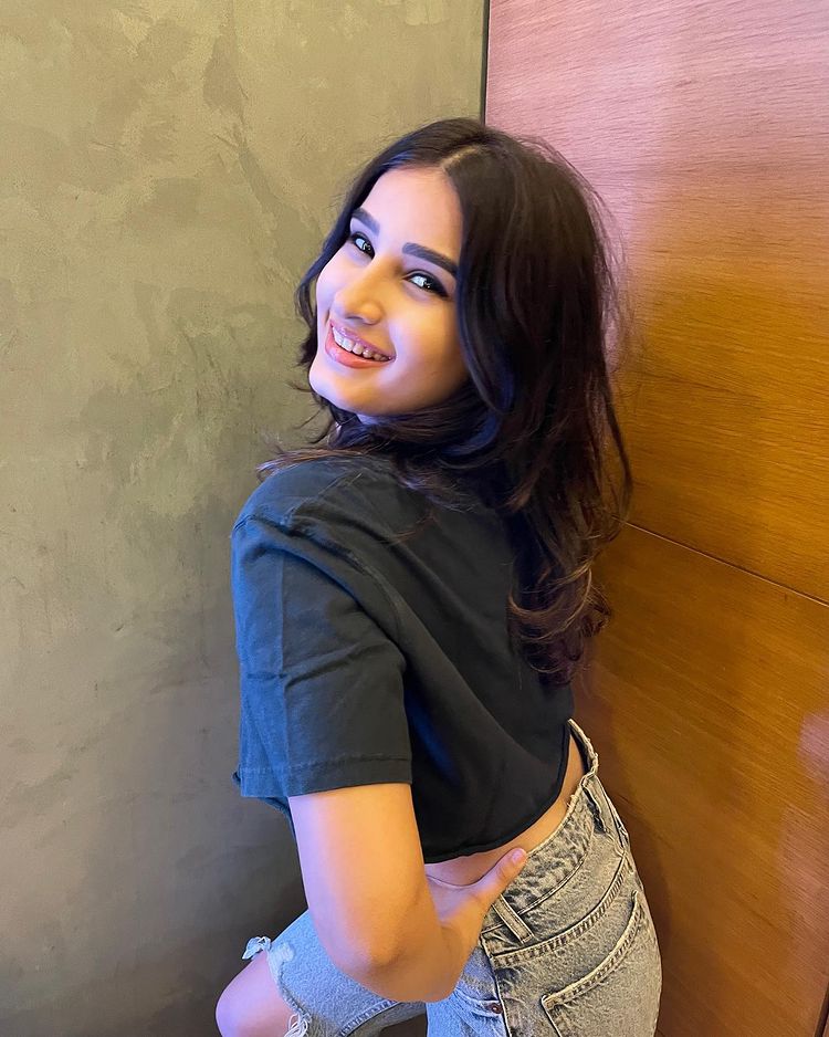 Her darling daughter Rasha Tandon beats even Raveena Tandon in boldness 3304