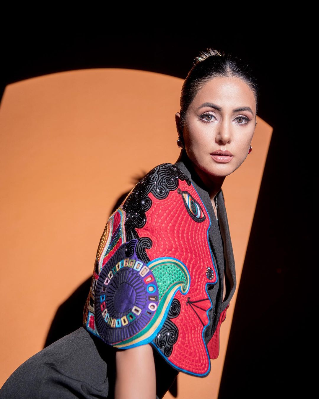 Hina Khan or Sonakshi Sinha: Which actress's fashion style made you swoon? 3741