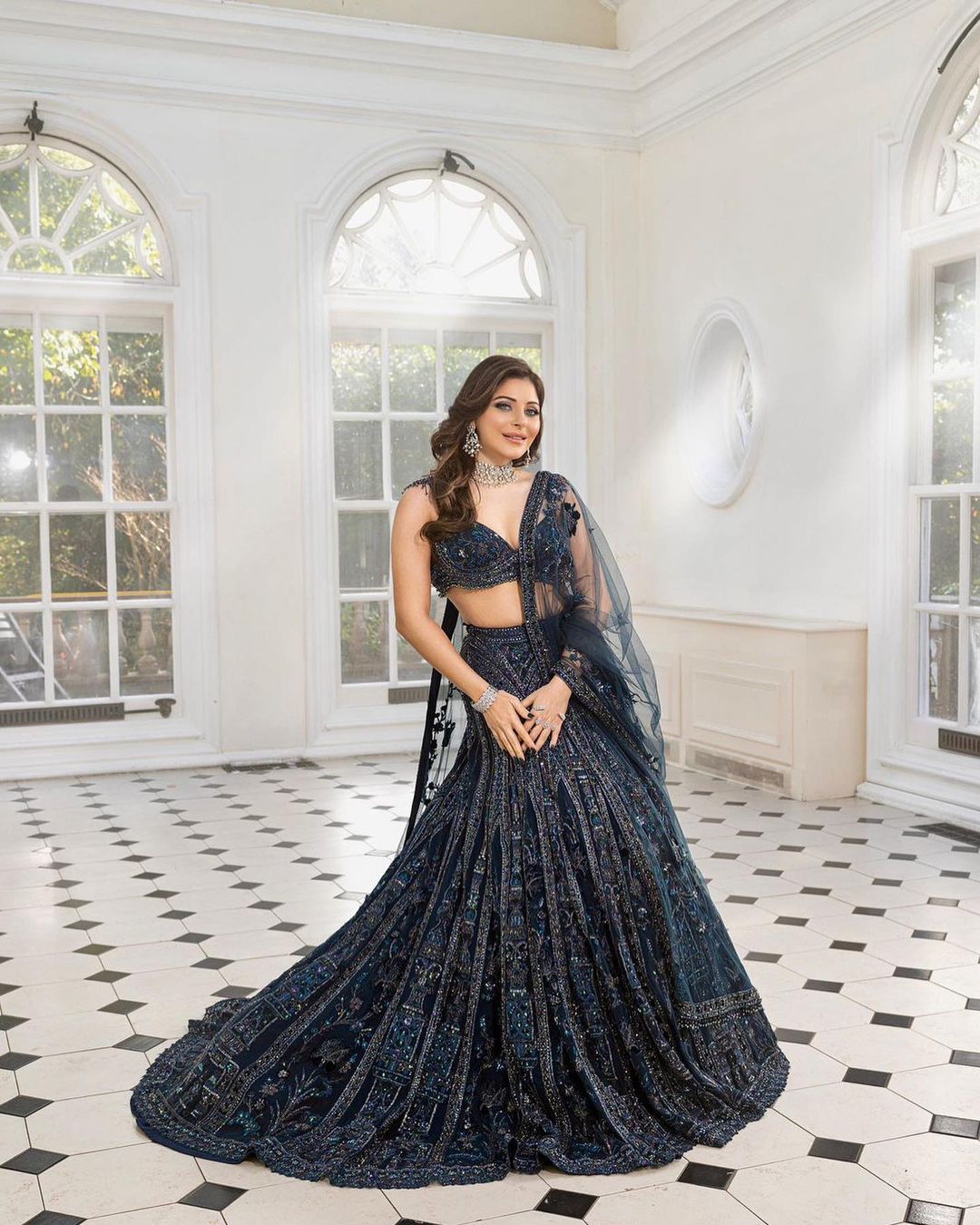 See the best looks of Kanika Kapoor in bridal lehenga 3915