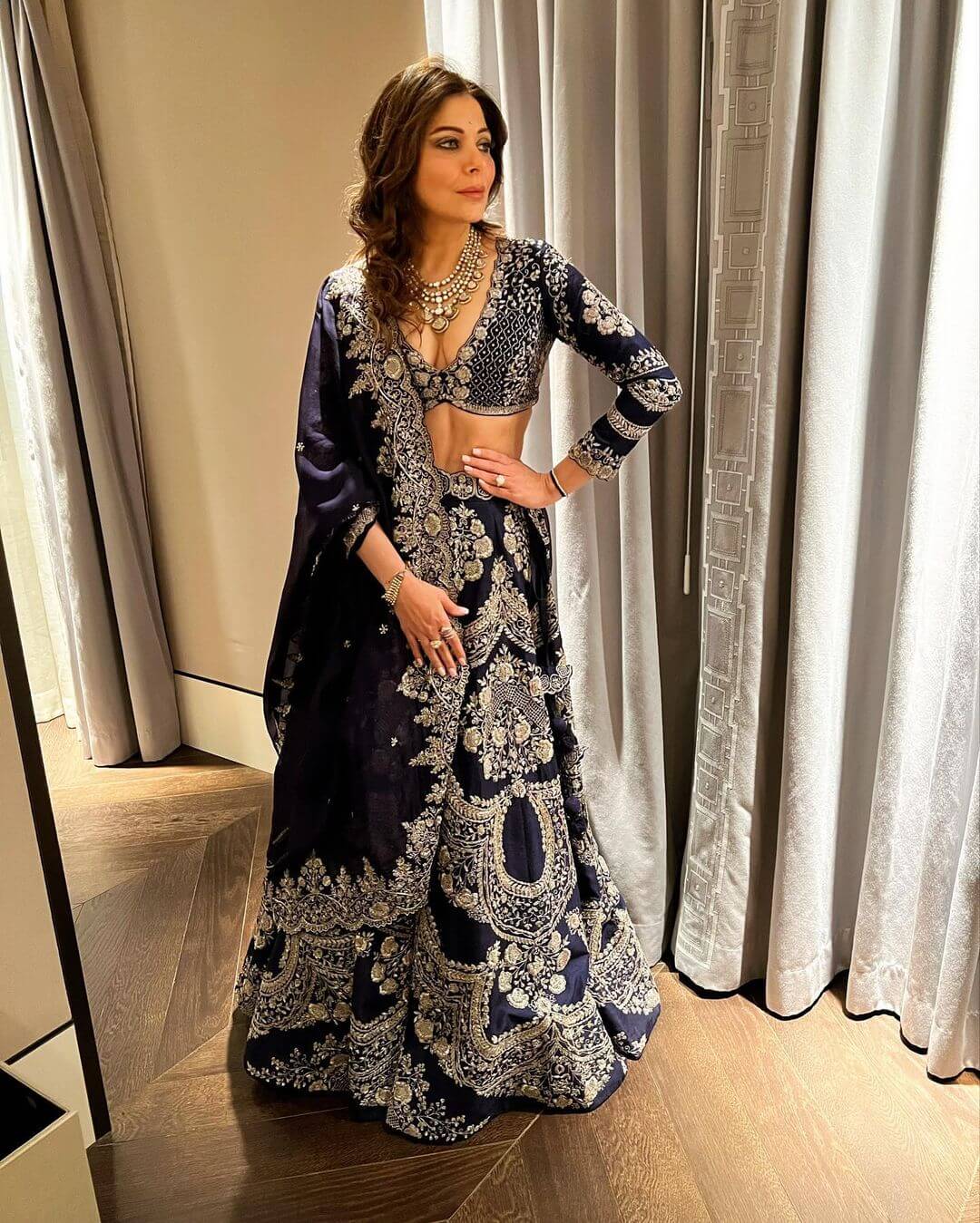See the best looks of Kanika Kapoor in bridal lehenga 3916