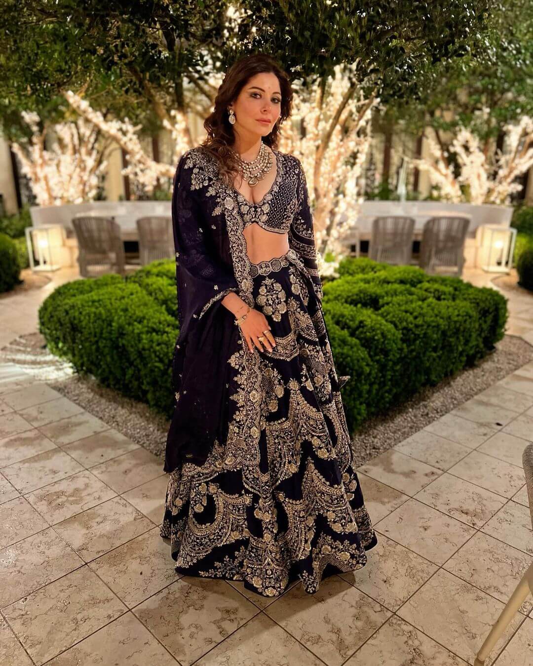 See the best looks of Kanika Kapoor in bridal lehenga 3917