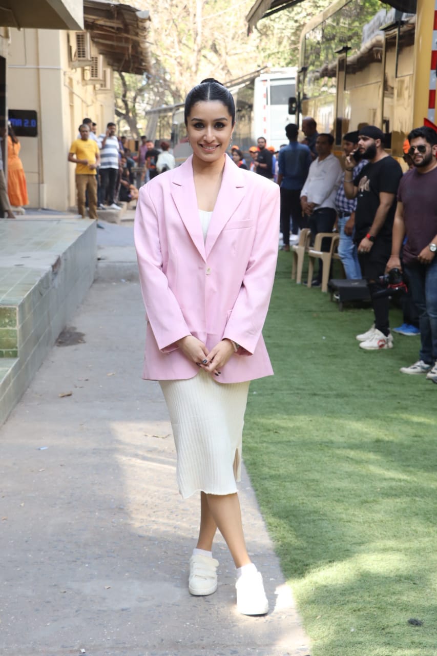 Shraddha Kapoor looked cute and stylish in pink outfit 3075