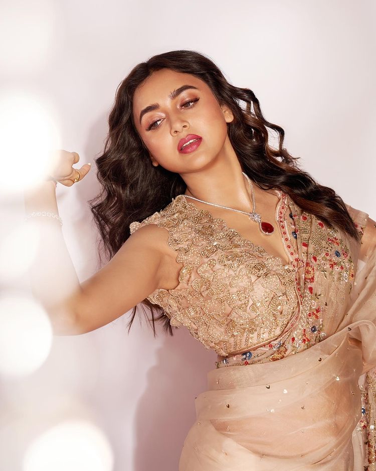 Tejashwi Prakash's transparent saree look created a ruckus, see photos 3248