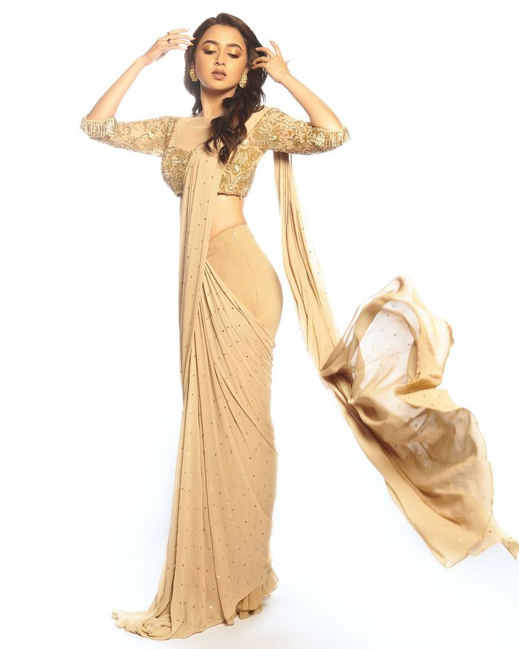 Tejashwi Prakash's transparent saree look created a ruckus, see photos 3251
