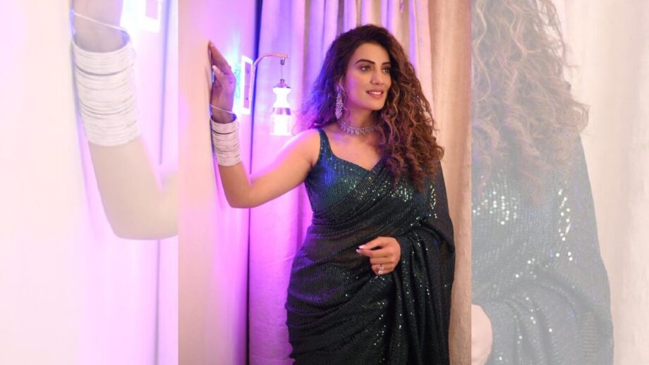 अक्षरा सिंह ने साड़ी में शेयर की अपनी ग्लैमरस तस्वीर