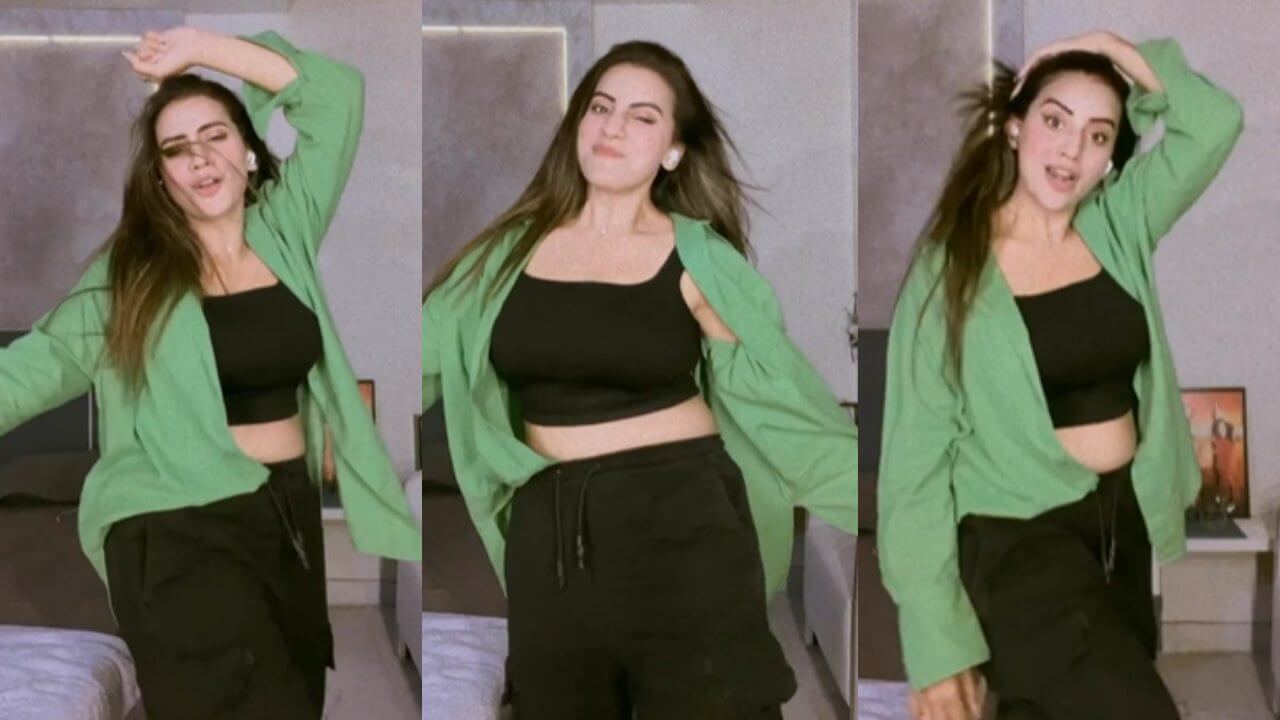 अक्षरा सिंह के ठूमके ने ली फैंस की जान, देखें विडियो