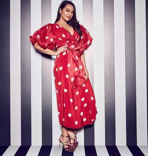 Alia Bhatt or Sonakshi Sinha: Who looked prettier in red polka dress? 7295
