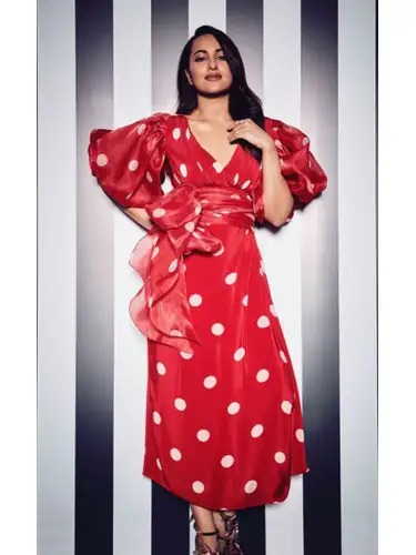 Alia Bhatt or Sonakshi Sinha: Who looked prettier in red polka dress? 7296