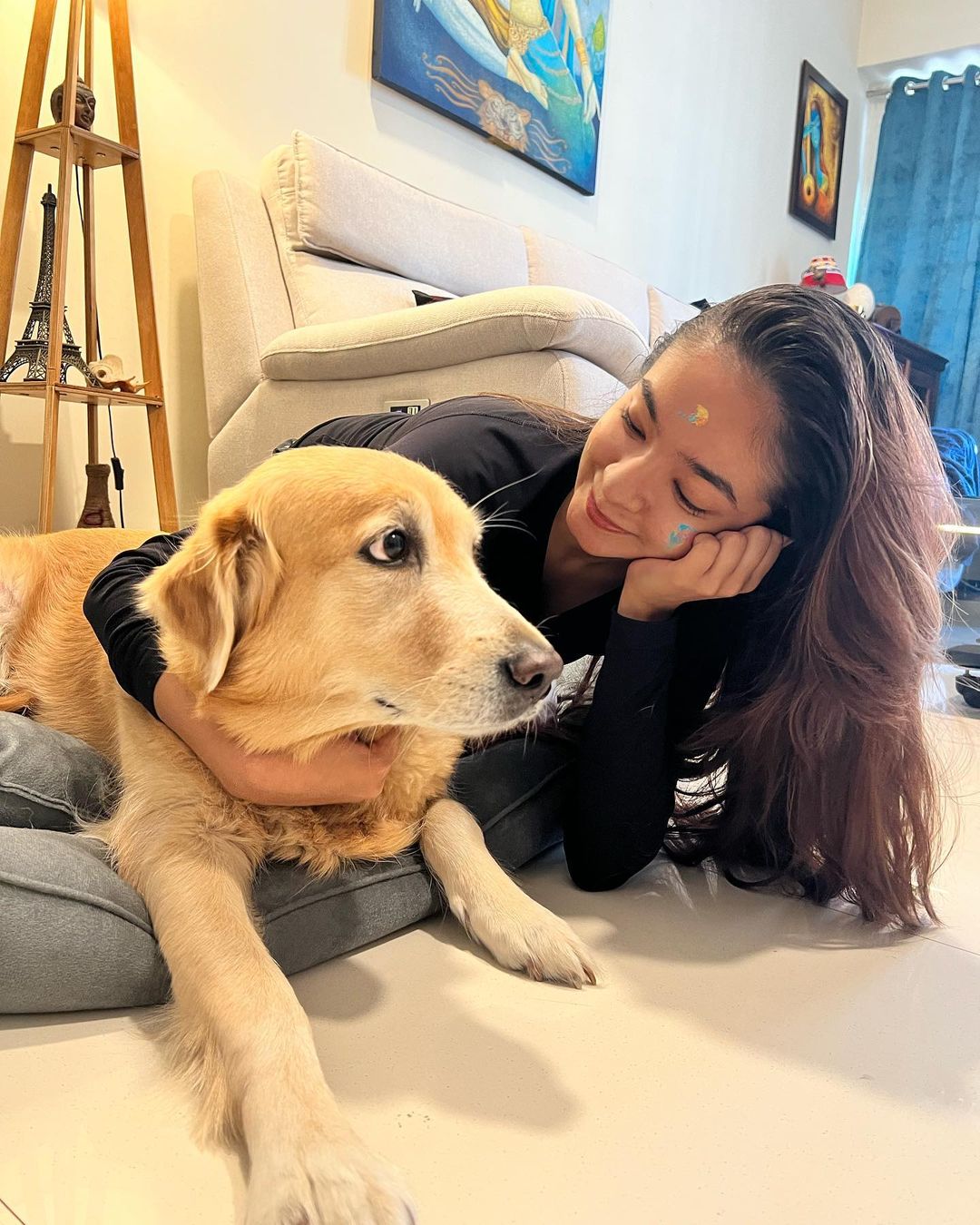 Baalveer fame Anushka Sen celebrates Holi with her pet dog 4855