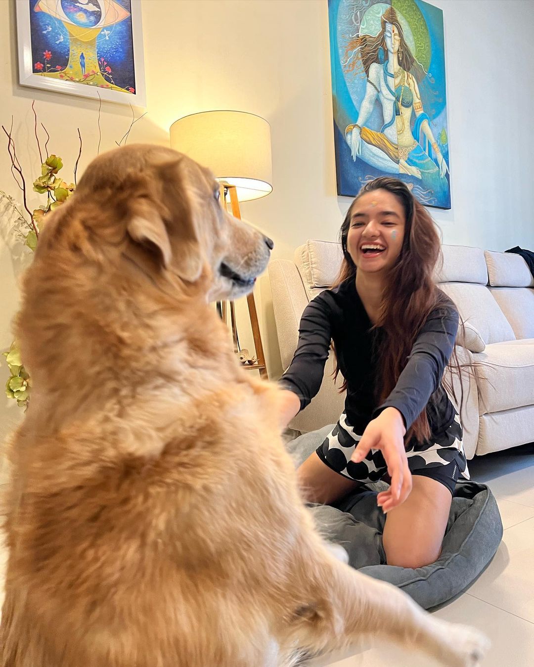 Baalveer fame Anushka Sen celebrates Holi with her pet dog 4859