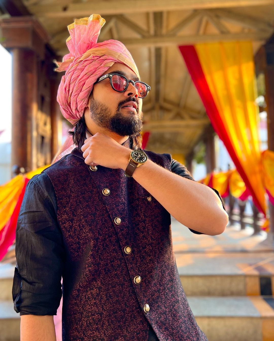 Bhuvan Bam impresses fans with his desi look 4131