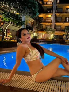 टिप टिप बरसा पानी, पानी में मोनालिसा ने लगाई आग!