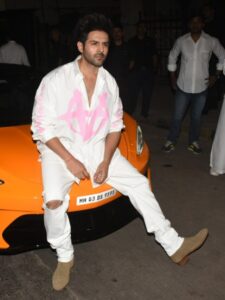 कार नहीं हाहाकार है! करोड़ों के गाड़ियों के मालिक हैं कार्तिक आर्यन