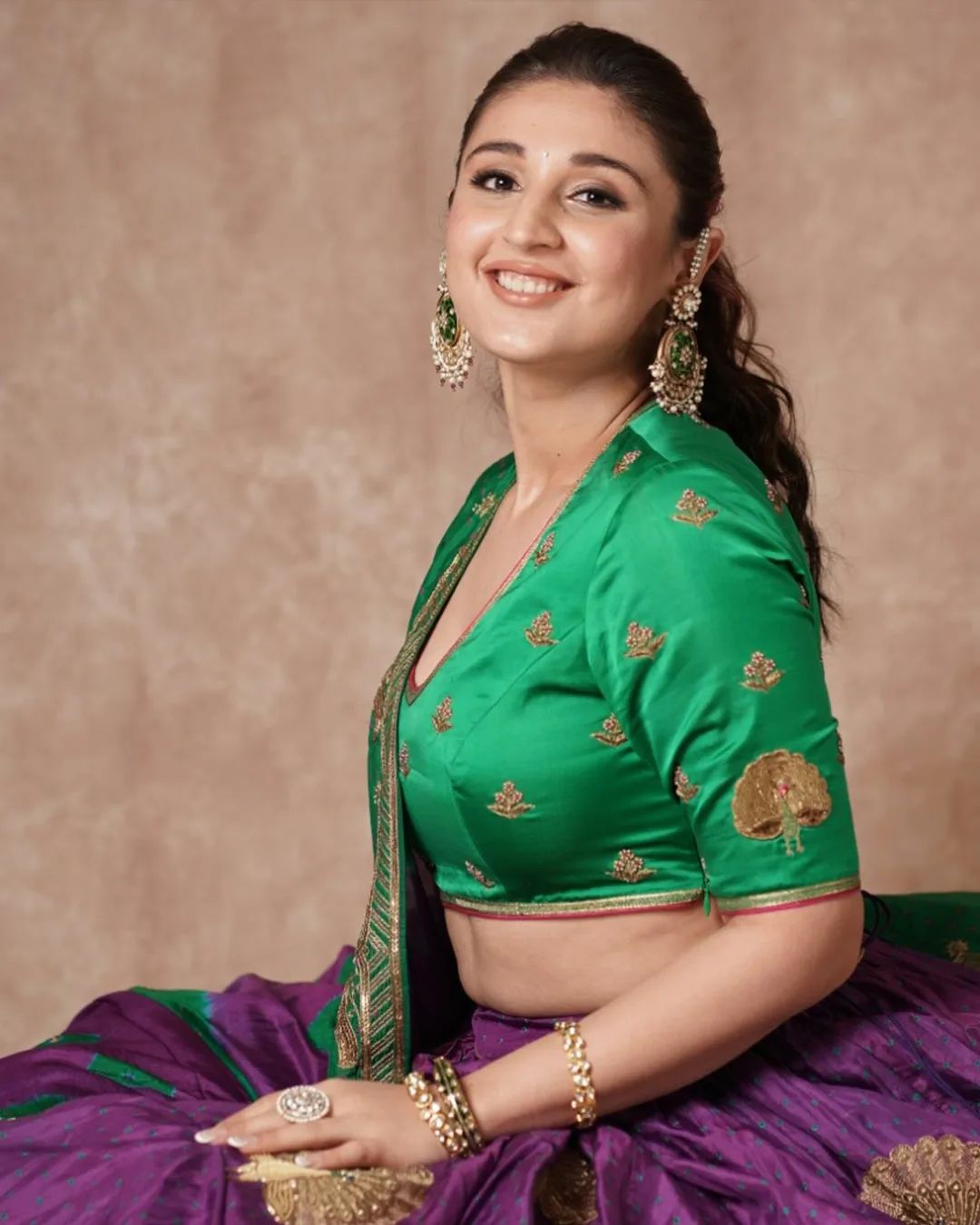Dhvani Bhanushali stuns everyone with her amazing lehenga avatar, see photos 4835
