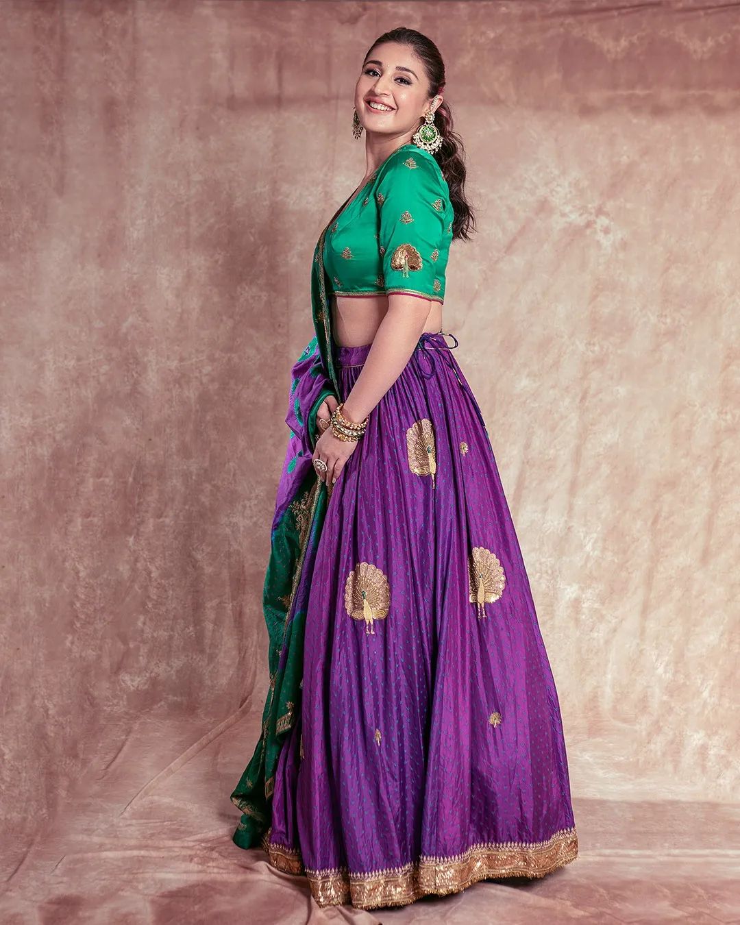 Dhvani Bhanushali stuns everyone with her amazing lehenga avatar, see photos 4836