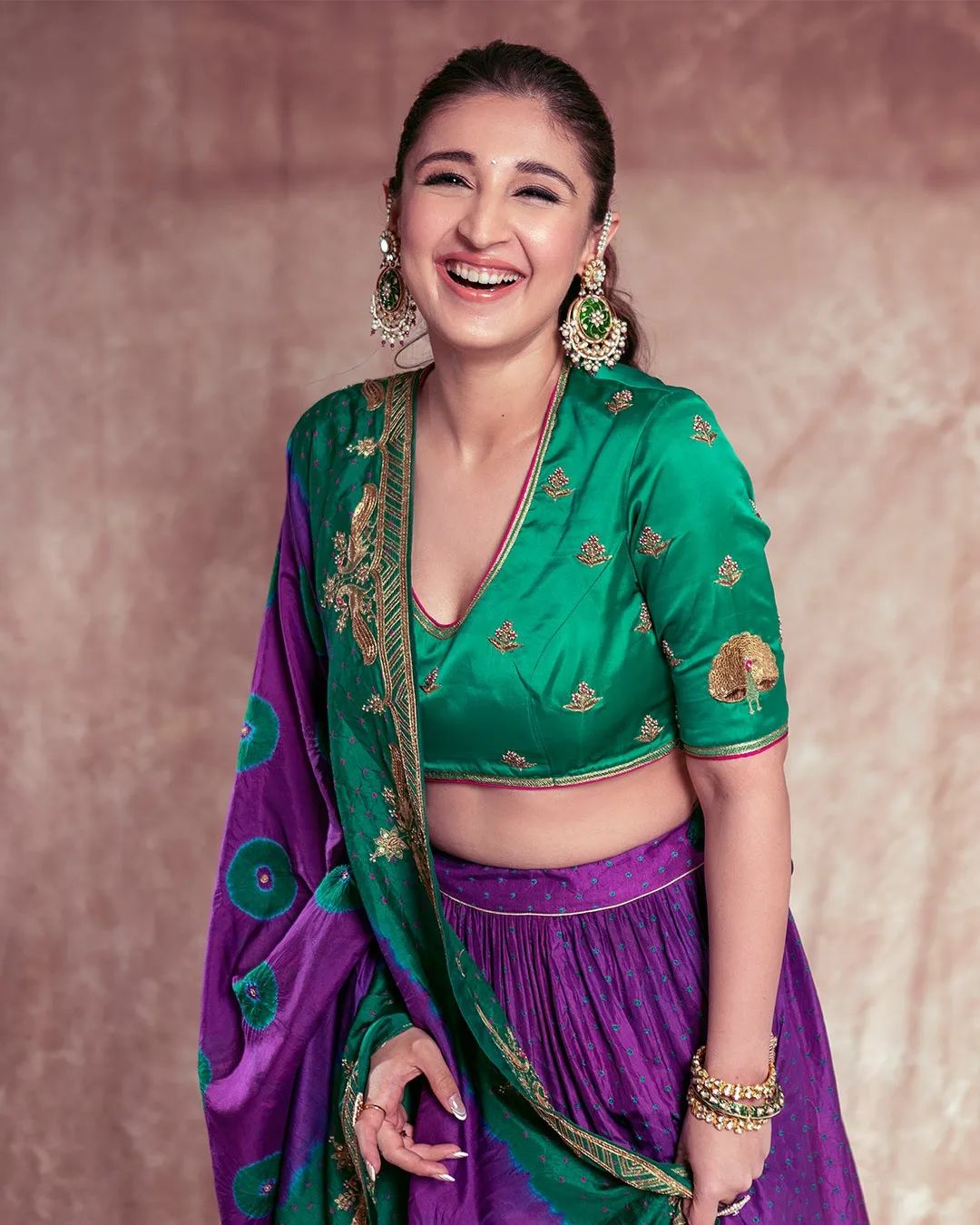 Dhvani Bhanushali stuns everyone with her amazing lehenga avatar, see photos 4834
