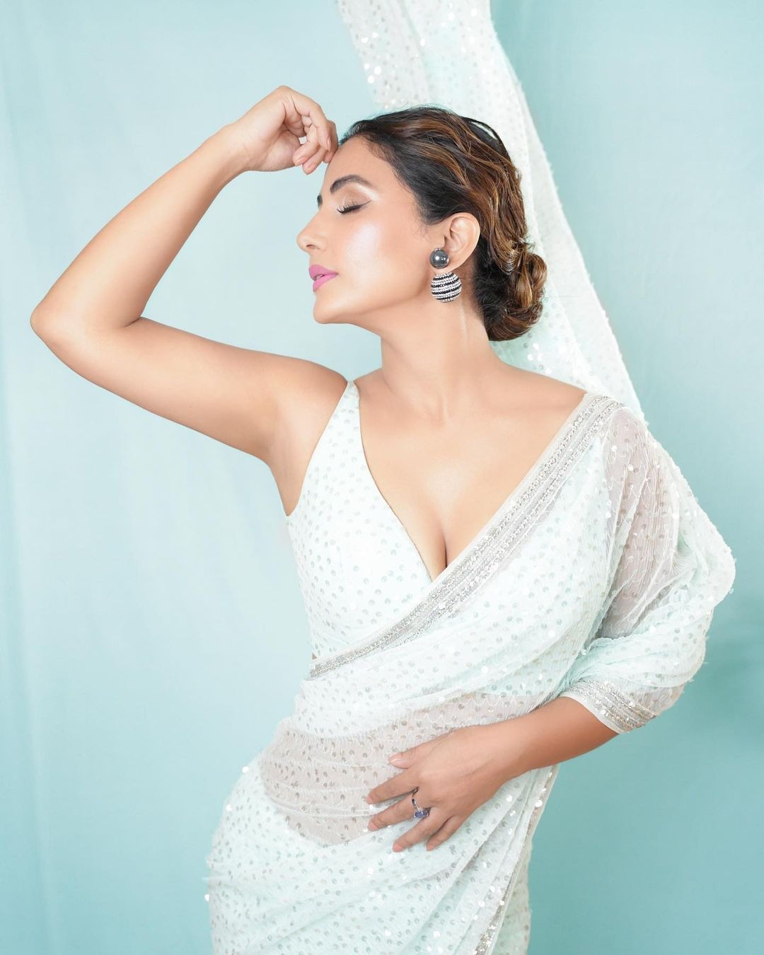 Hina Khan and Devoleena Bhattacharjee showed their beautiful look in white saree 7495