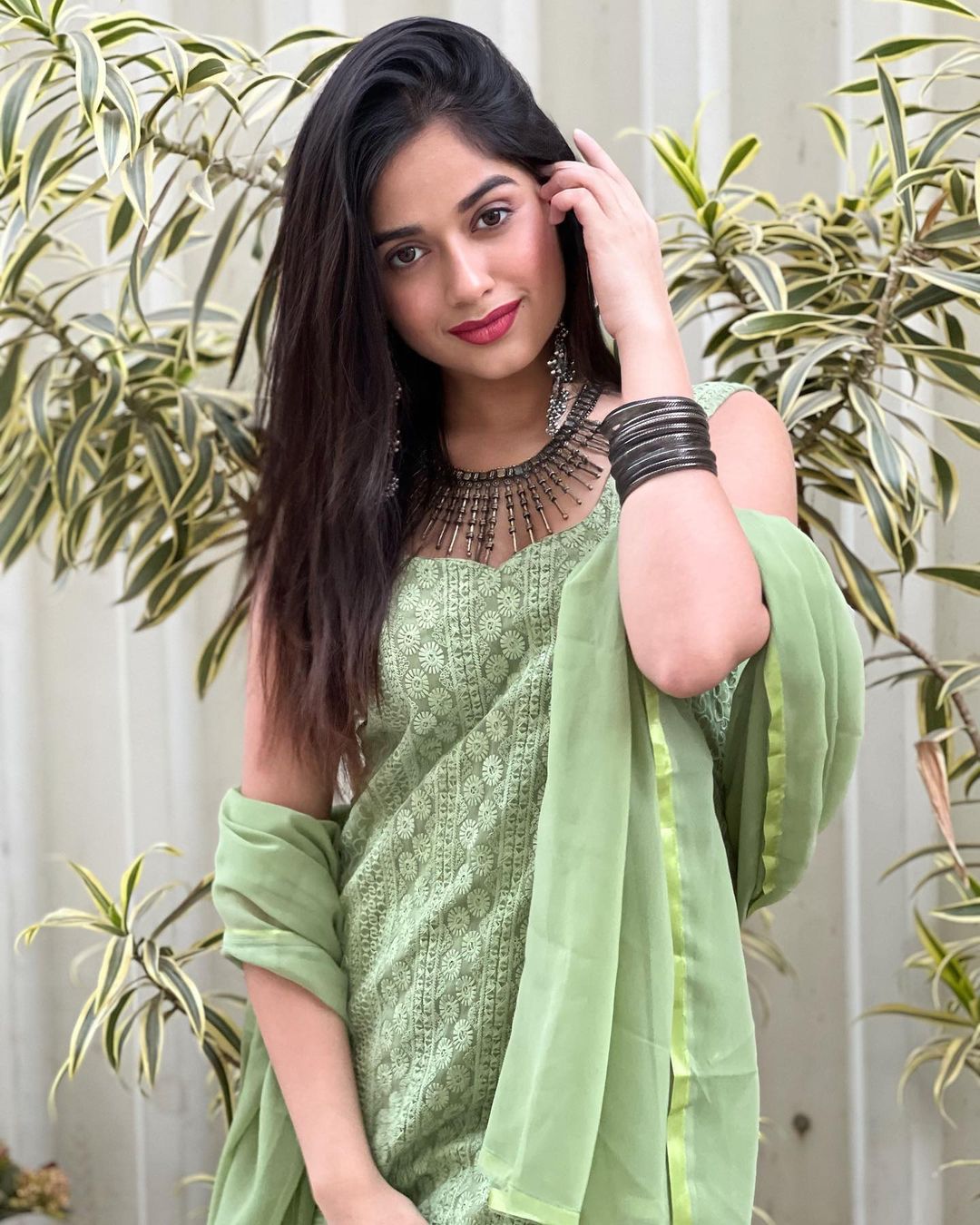 Jannat Zubair Rahmani is blowing everyone's senses with her stylish necklace, see photos 6075