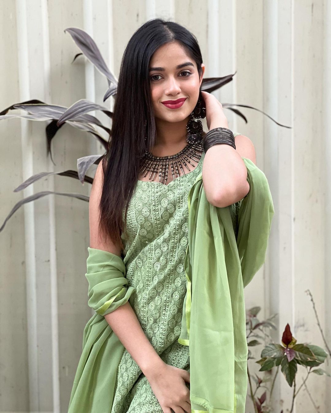 Jannat Zubair Rahmani is blowing everyone's senses with her stylish necklace, see photos 6077