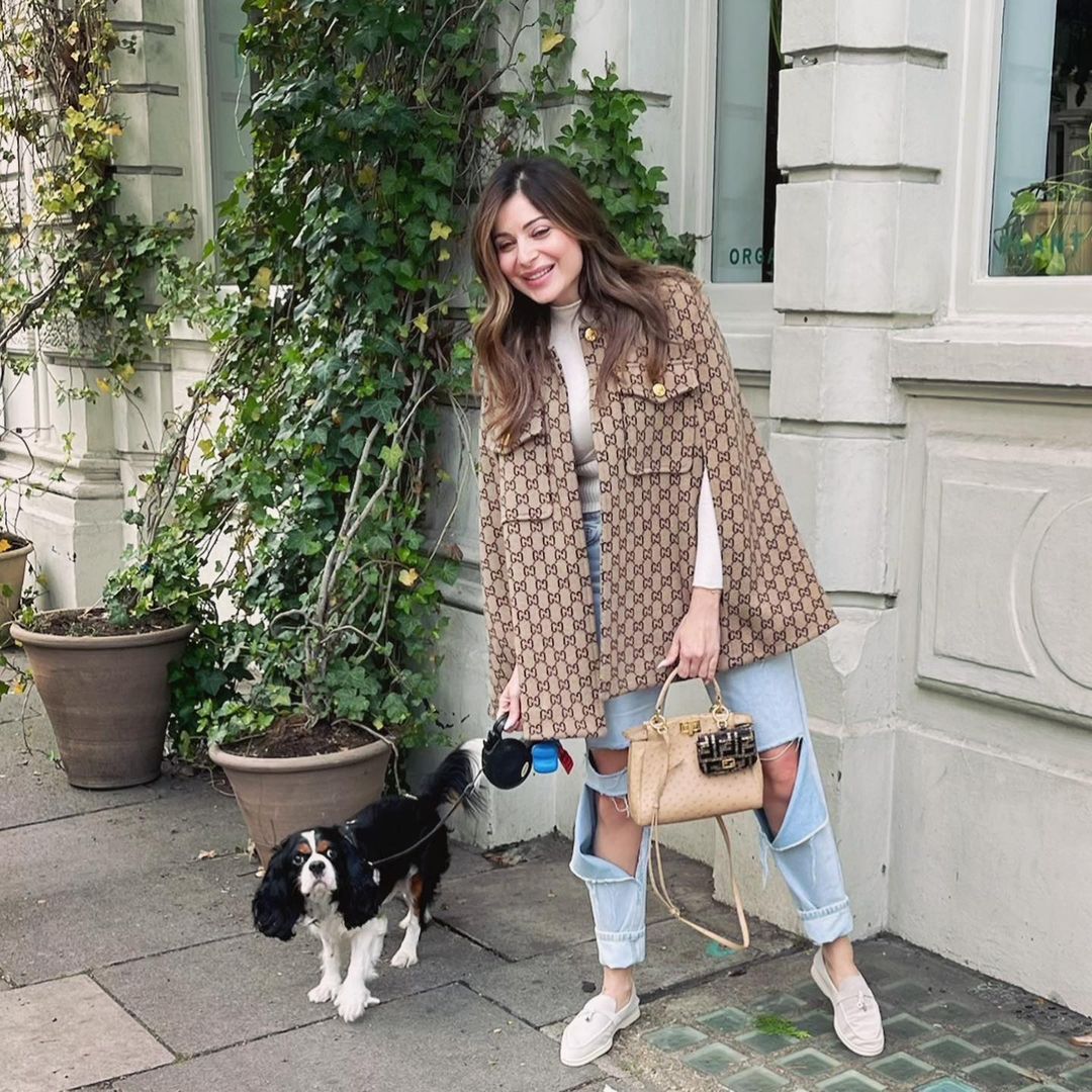 Kanika Kapoor is working her glamor magic on social media handle, see photos 5775