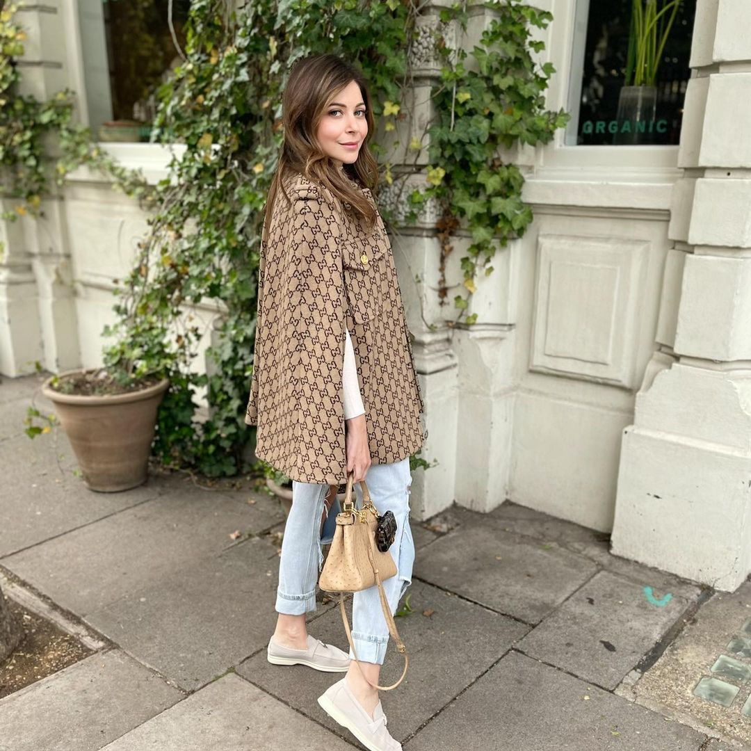 Kanika Kapoor is working her glamor magic on social media handle, see photos 5778