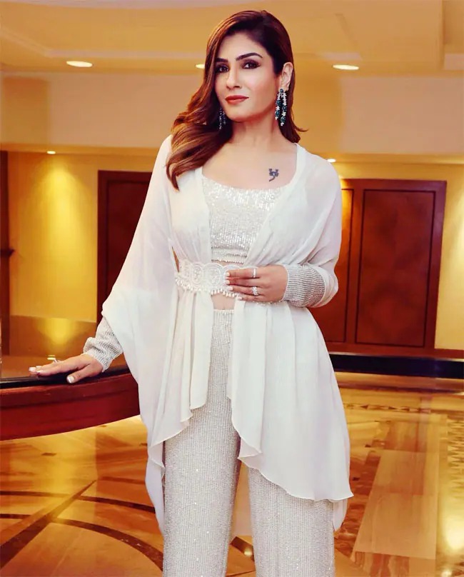 Karisma Kapoor to Raveena Tandon: These beauties channeled desi vibes with their white western style 4266