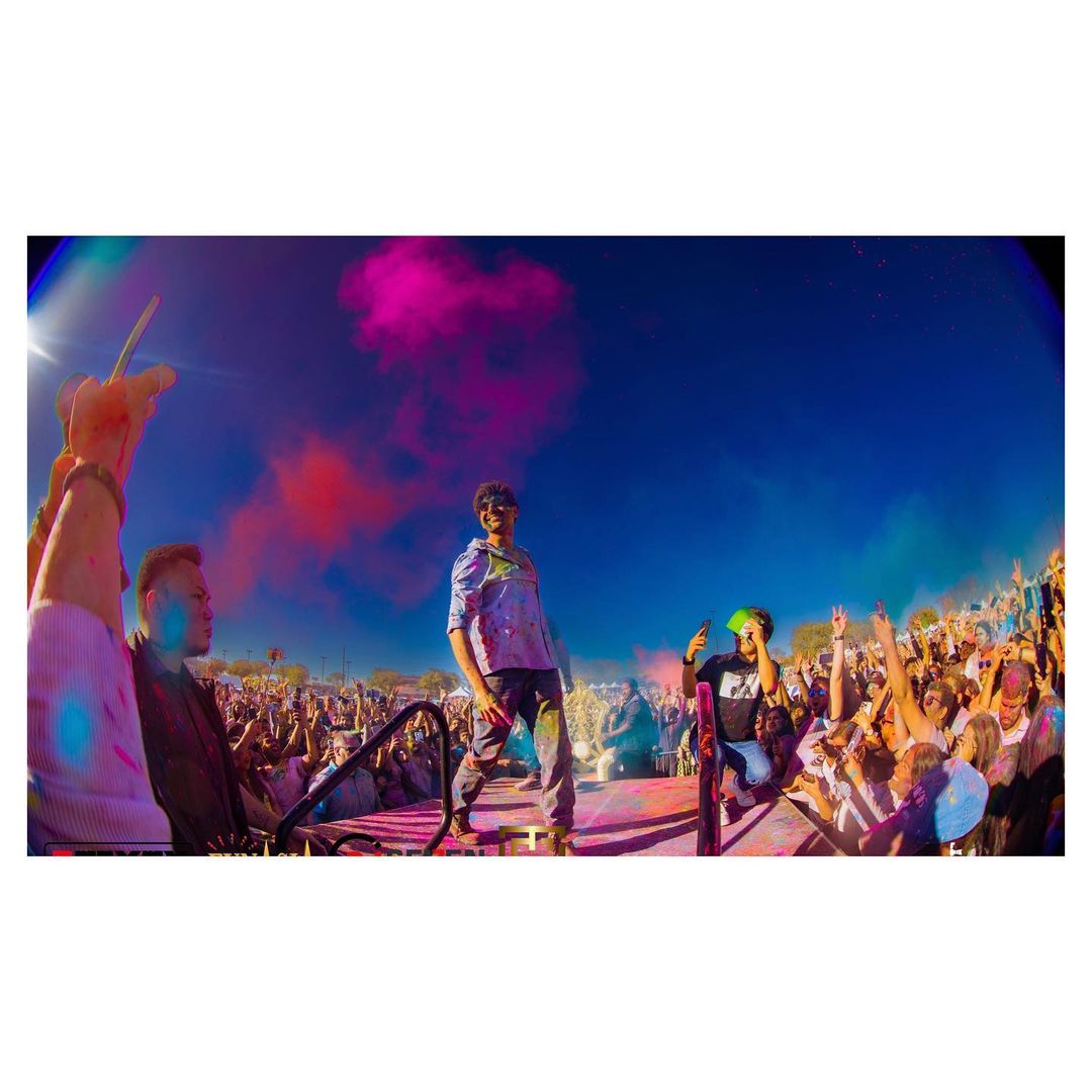 Kartik Aryan celebrated Holi in America, remembered the gujiya made by his mother 4941
