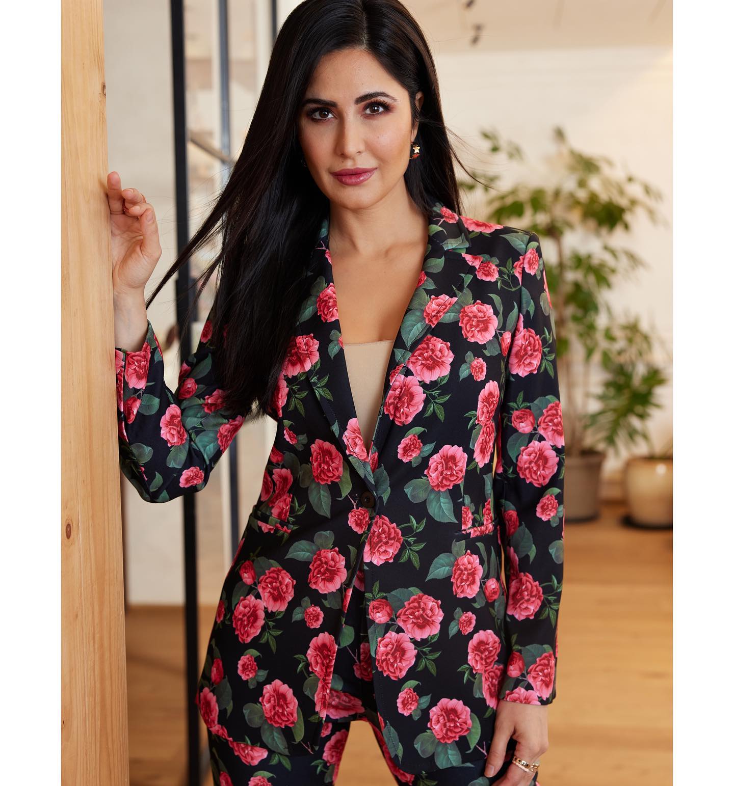 Katrina Kaif, Kriti Sanon and Priyanka Chopra: Showcased their stunning looks in floral pant suits 8758