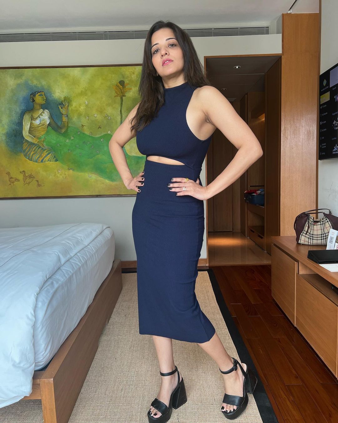 Monalisa shares pictures from bed, fans go crazy 4972