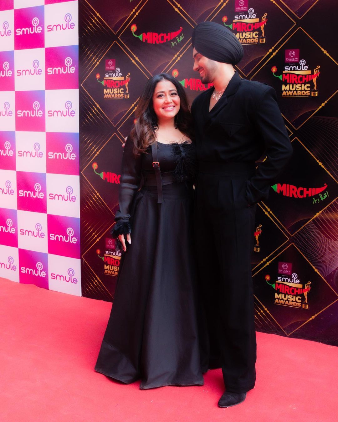 Neha Kakkar wowed fans in black outfit 4596