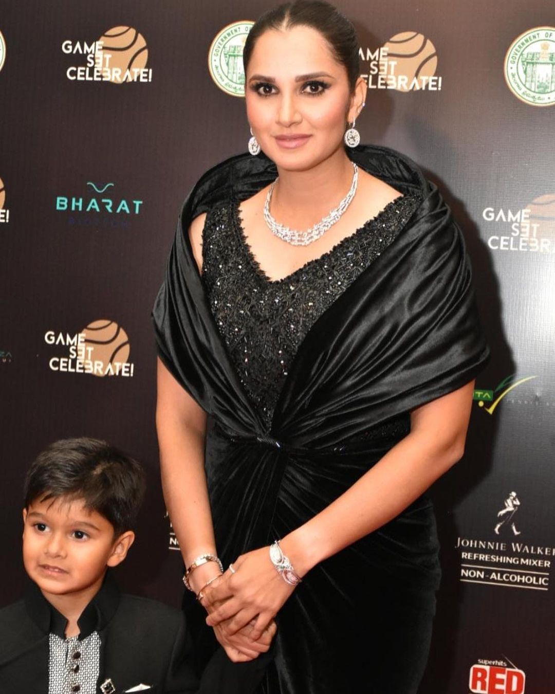 Sania Mirza does not leave son Izhaan Mirza Malik even for a moment, see proof 8874