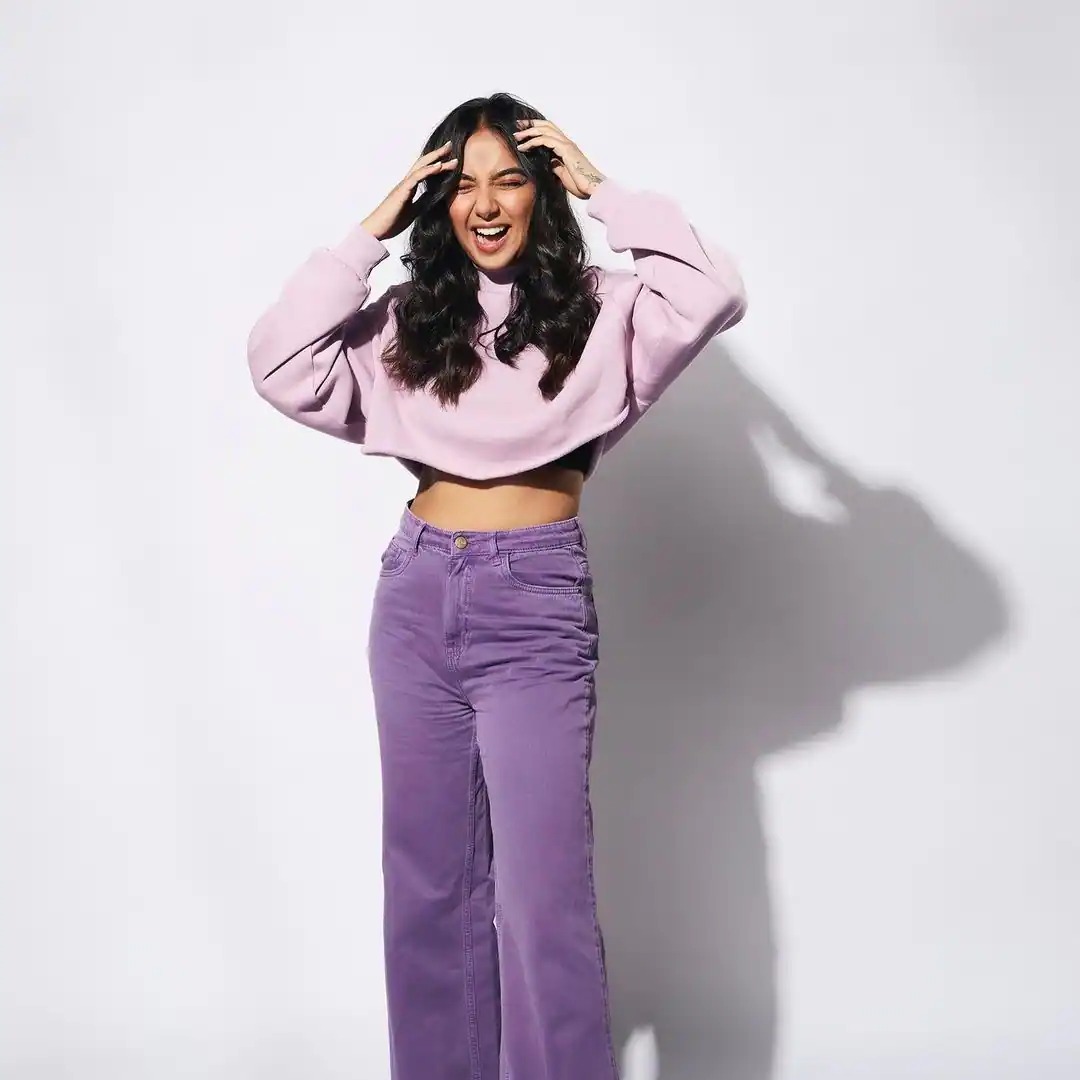 See beautiful picture of Prajakta Kohli in purple outfit 4457