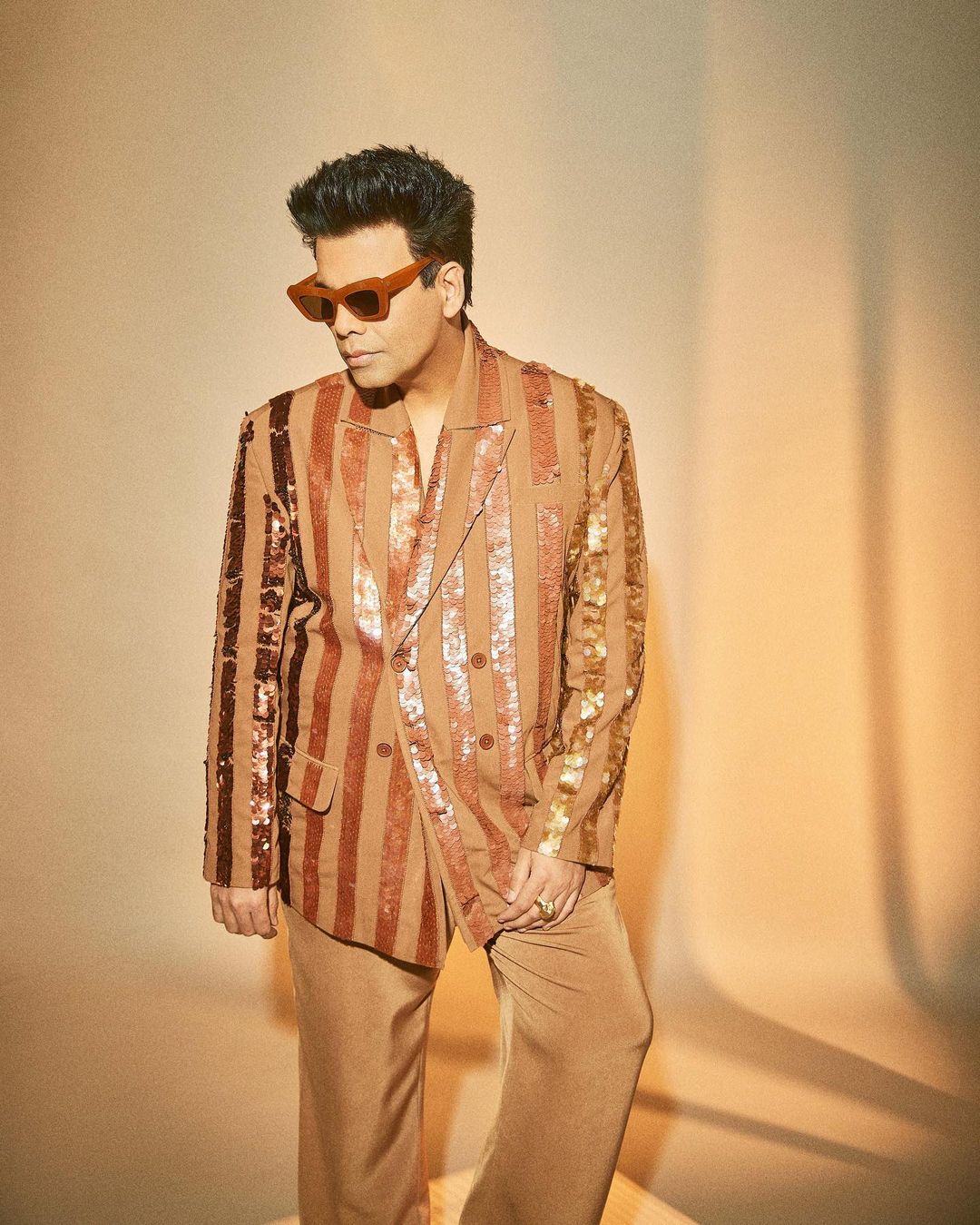 See Karan Johar's unusual outfit 4150
