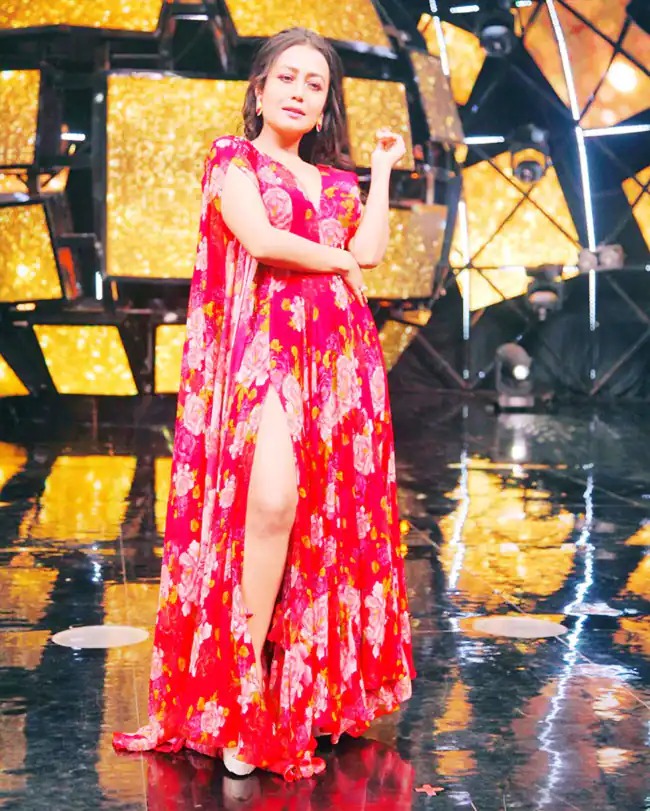 Shreya Ghoshal or Neha Kakkar: Whose floral printed dress is the most stylish? 5783