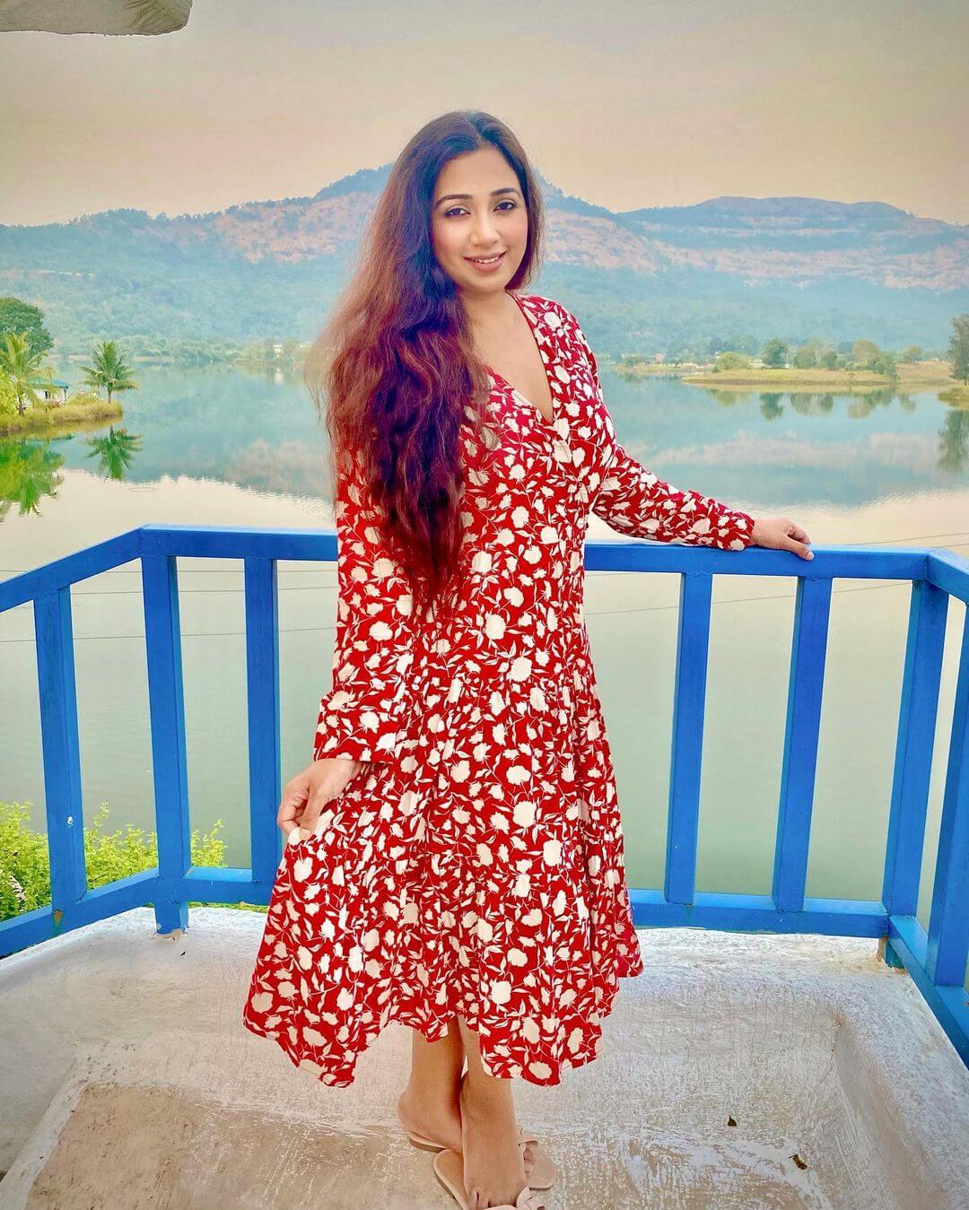 Shreya Ghoshal or Neha Kakkar: Whose floral printed dress is the most stylish? 5785