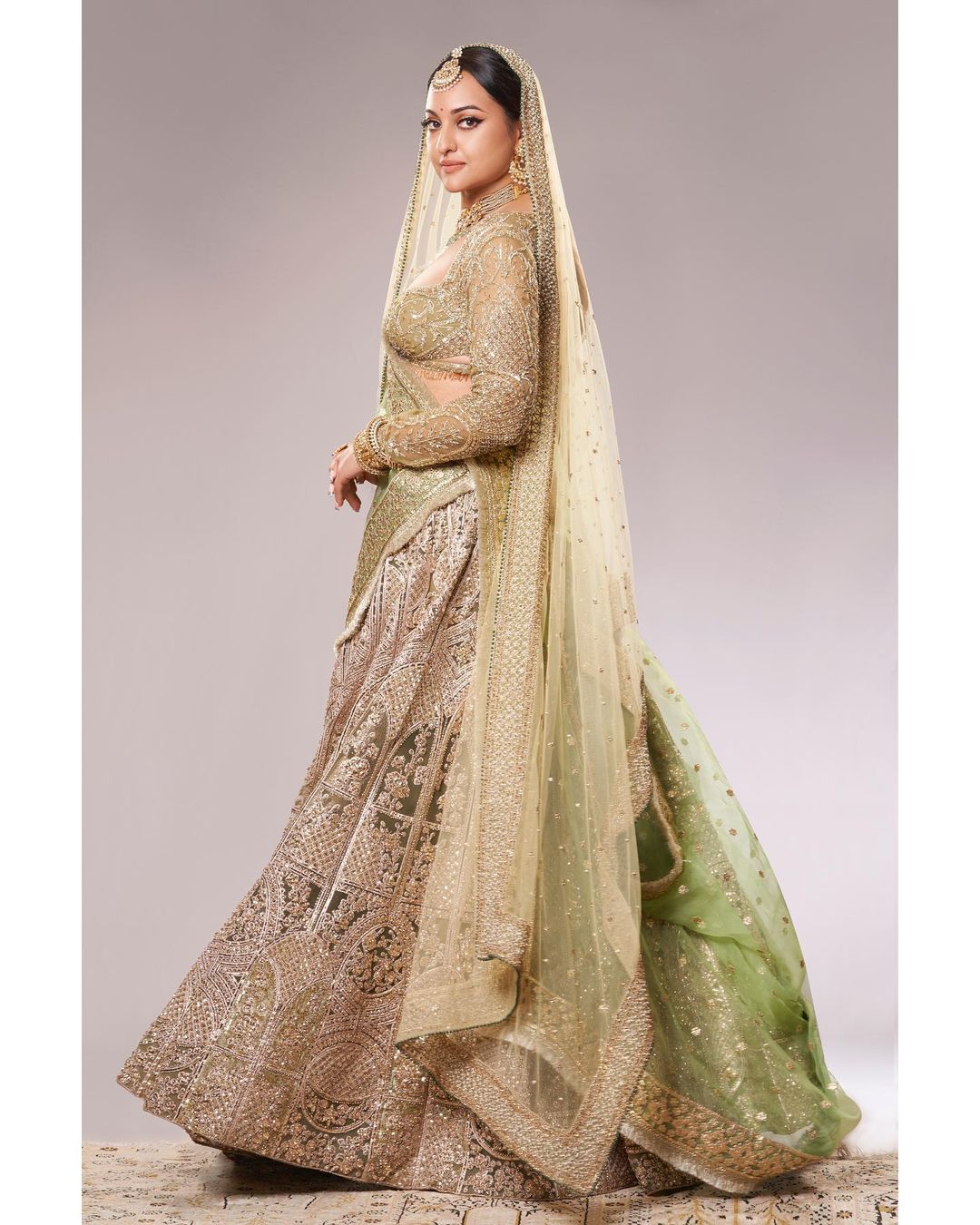 Sonakshi Sinha is attracting everyone with her unique bridal lehenga look 5859