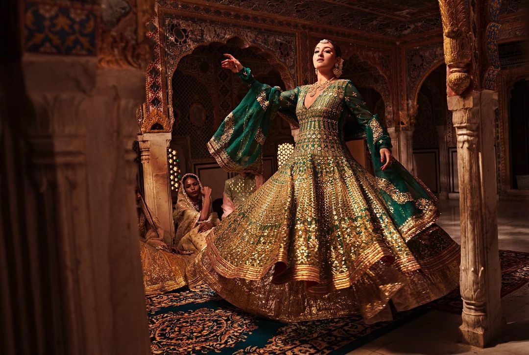 Sonakshi Sinha is attracting everyone with her unique bridal lehenga look 5860
