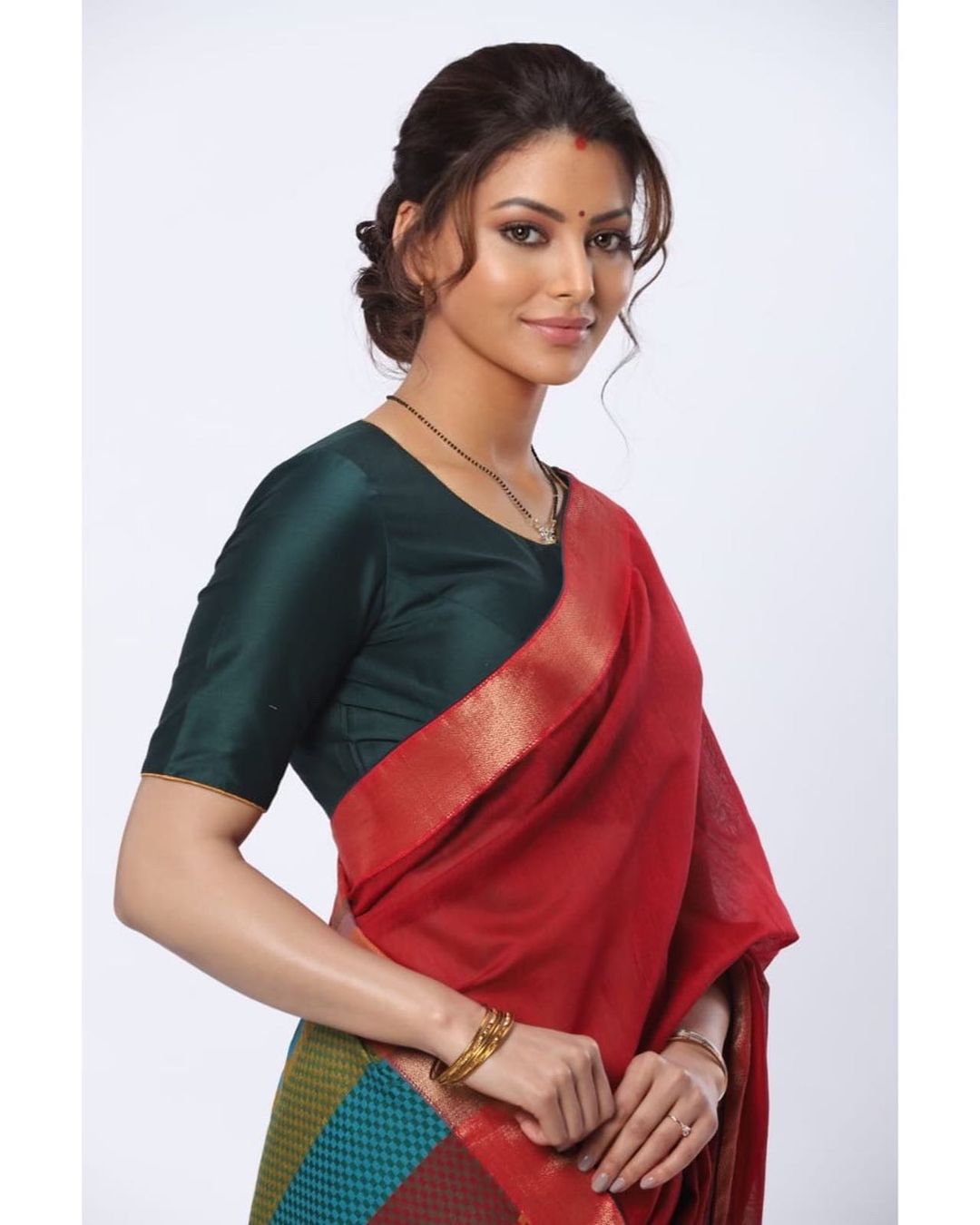 Urvashi Rautela wrapped in saree increased the heat on the internet, see the hot saree avatar of the actress 4673