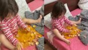 कच्चे अंडे के साथ  बेड पर खेलते हुए एक बच्ची का वीडियो हुआ वायरल