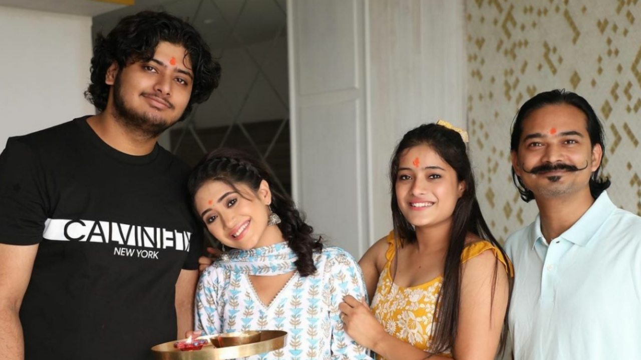 बेहद आलिशान घर में रहती हैं ये रिश्ता क्या कहलाता है फेम शिवांगी जोशी