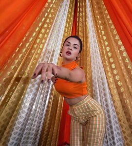Avneet Kaur gives special status to the choice of orange in fashion, see photos 10020