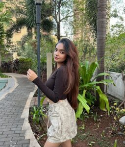 Avneet Kaur or Anushka Sen: These actresses worked their magic in crop top 10595